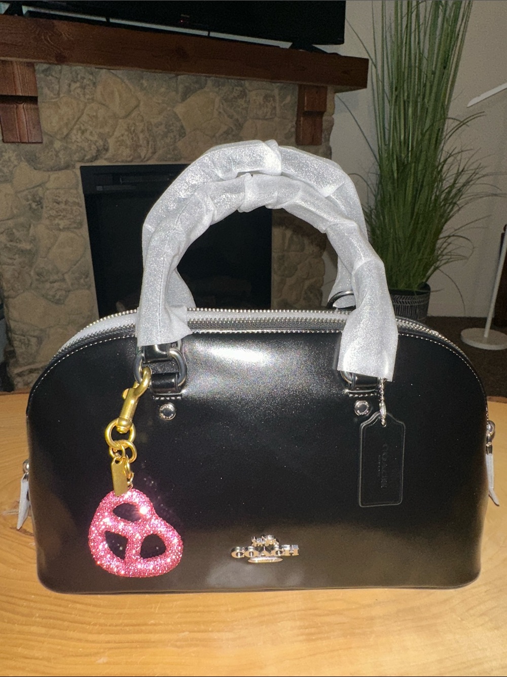 🖤🩷🖤Coach Black Dome Satchel with Pink Charm Accent NWT